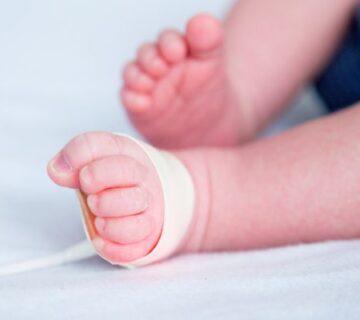 آزمایش کف پای نوزاد
