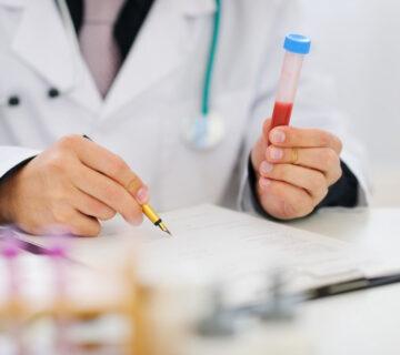 خواندن آزمایش با گوشی